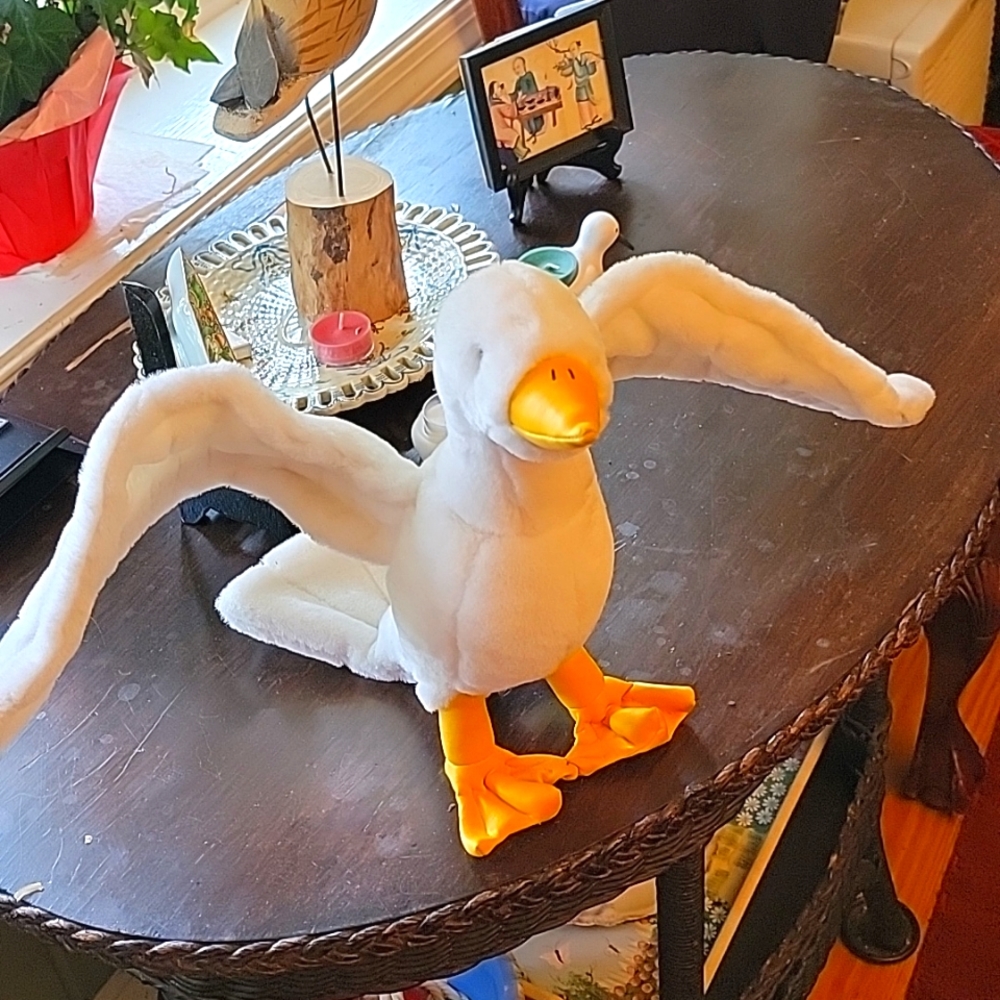 LIFESIZE SEAGULL PLUSH FIGURE